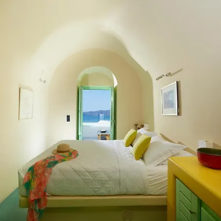 Caldera Edge Hotel 4*